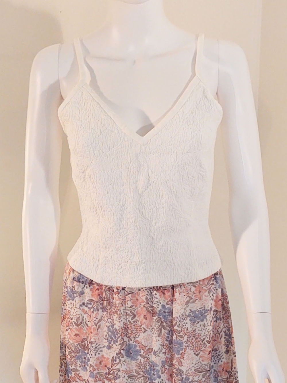 EUC Doncaster Collection 12 Structured Textured White Crop Camisole w/Darting